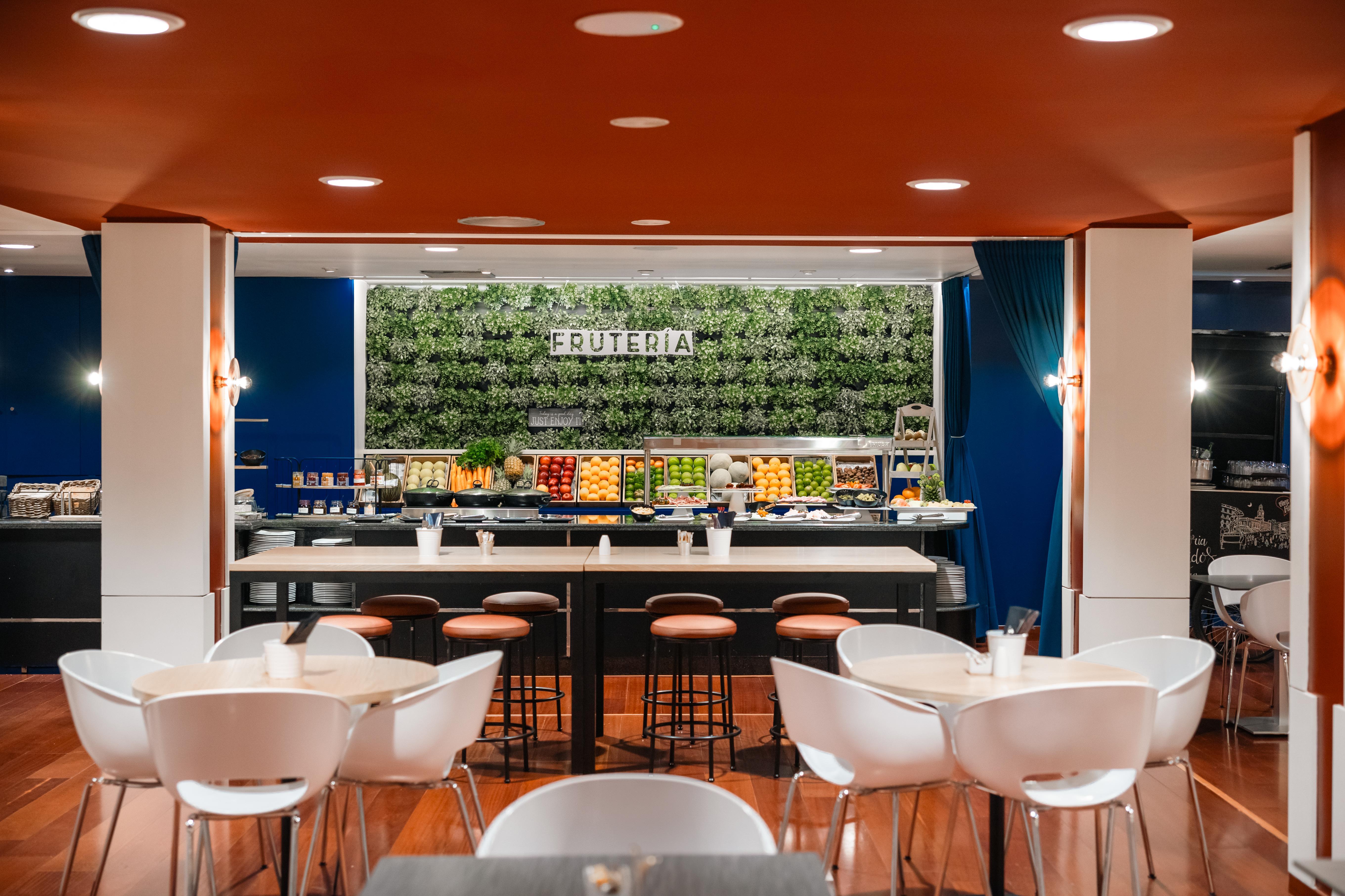 Voco Madrid Retiro By Ihg Hotel Екстериор снимка